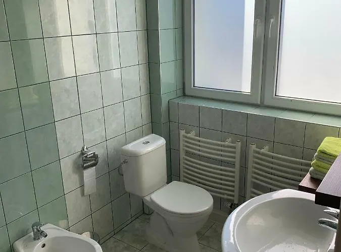 Polovny Dom Penzión pre hostí