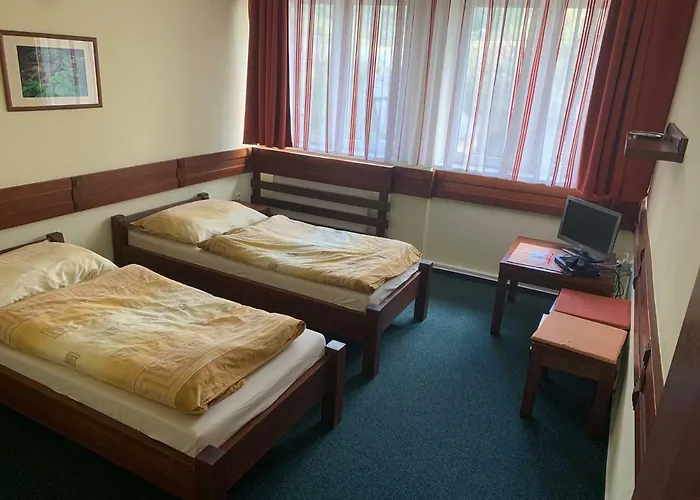 Polovny Dom Penzión pre hostí 3*